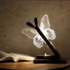 Đèn Bươm Bướm là mẫu đèn với phong cách độc đáo có kích thước 25x45cm.Được thiết kế bởi 2 phần khung và phần con bướm.Tính năng điều chỉnh cường độ ánh sáng